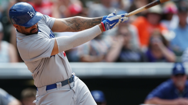 Dodgers trade Matt Kemp to Padres for Yasmani Grandal, pitchers