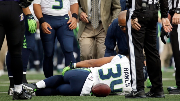 Seahawks RB Thomas Rawls leaves game with injury