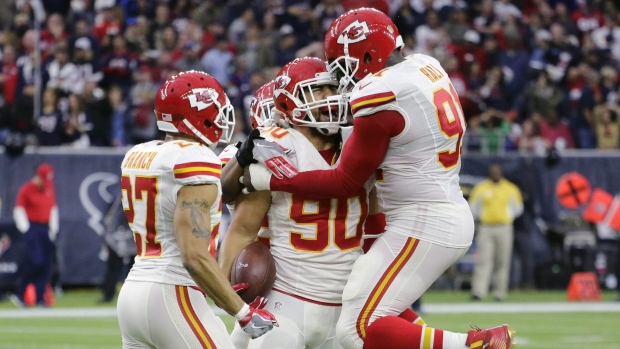 Chiefs force five turnovers, cruise to playoff win over Texans - TSN.ca