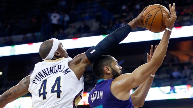 Dante Cunningham blocks Nicolas Batum