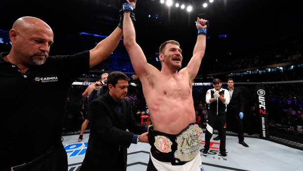 Miocic wins heavyweight title at UFC 198 TSN.ca