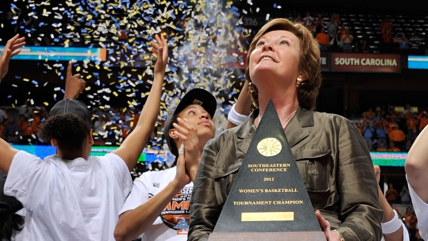 Coaching pioneer Summitt passes away - TSN.ca