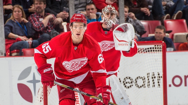 Danny DeKeyser signing PTO with Canucks : r/DetroitRedWings