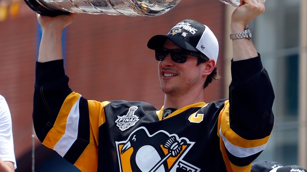 Sidney Crosby surprises family with in-home jersey signing visit