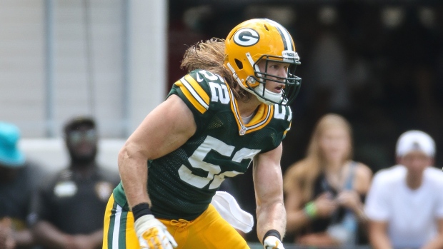 Green Bay Packers inside linebacker Clay Matthews (52) leaves the