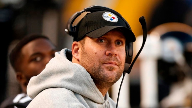 Ben Roethlisberger will have surgery after injuring left knee vs. Dolphins  