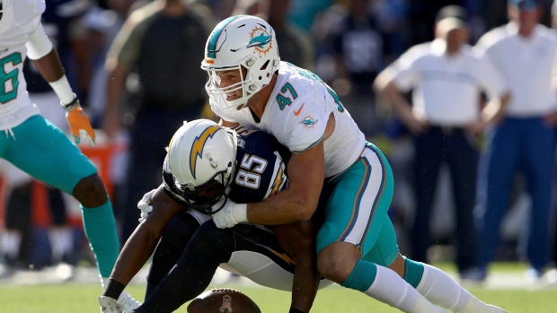 Alonso signs extension with Dolphins 