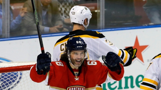 Jagr gets 1,888th point; Bruins get win