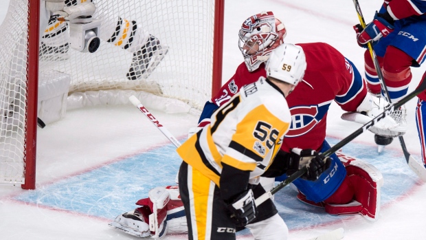 Tim Raines dropped the puck and was honored at a Montreal