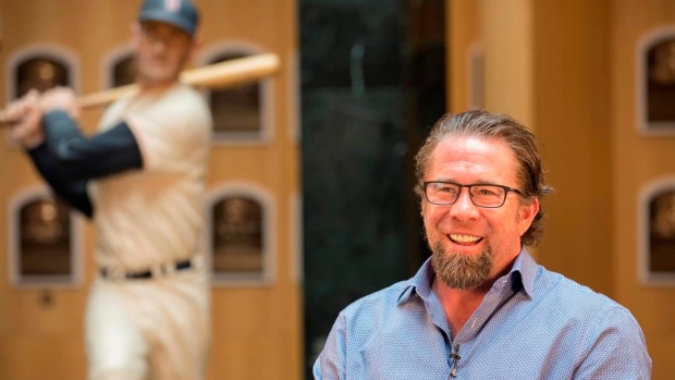 MLB Stats on X: Jeff Bagwell is the only player from 1996-2001 to
