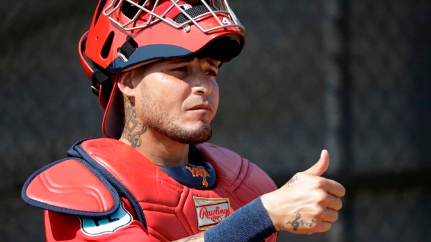 Molina signs one-year extension with Cardinals