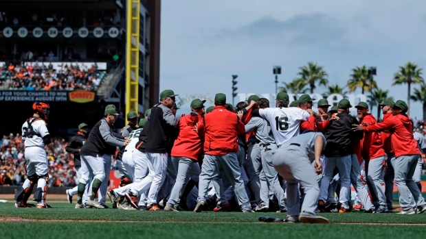 Buster Posey avoids “big guys tumbling” in Nationals-Giants brawl