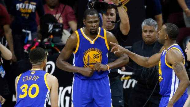 Durant, Warriors top Cavs for 3-0 Finals lead - TSN.ca