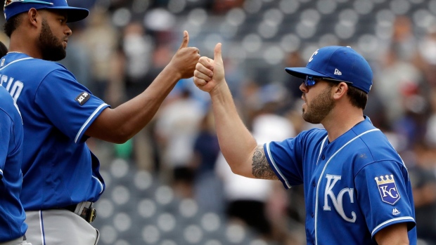 Moustakas' two homers lifts Royals to 8-3 win over Padres