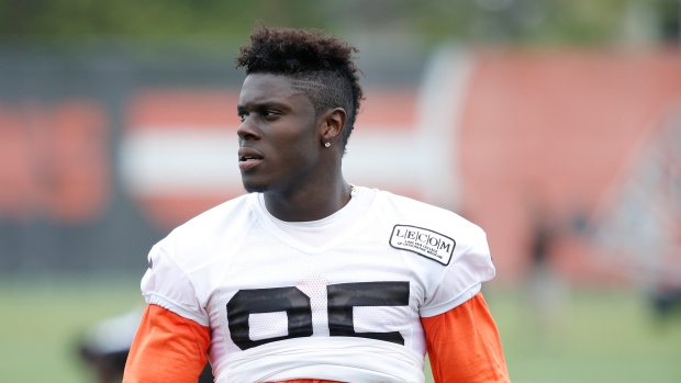 Browns TE David Njoku walks back trade request