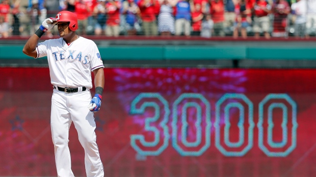 Craig Biggio records his 3,000th hit in win over the Colorado