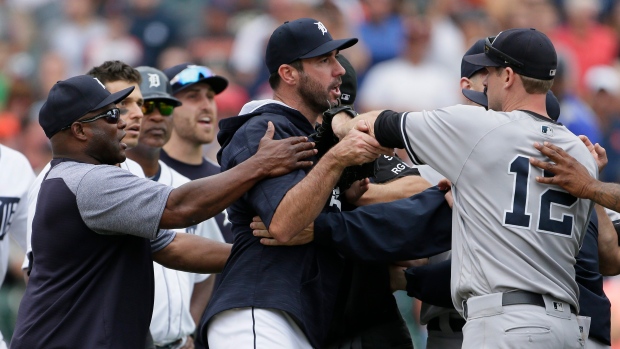 Cardinals-Reds brawl: Benches clear, Nick Castellanos ejected