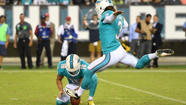 Buffalo Bills sign former Miami Dolphins punter Matt Darr and