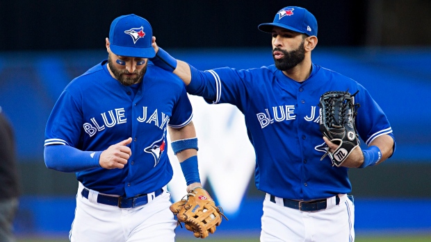 Blue Jays Kevin Pillar steals home