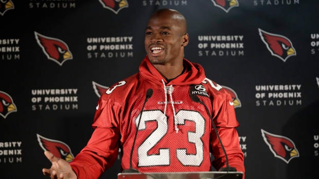 Adrian Peterson traded to Cardinals 