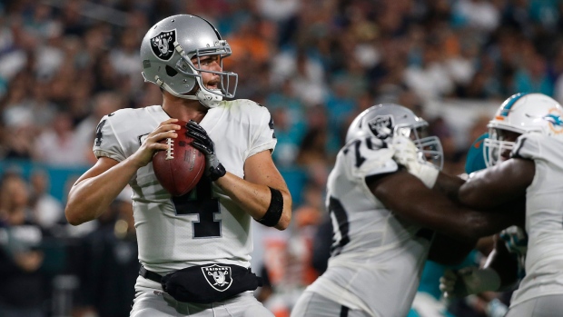 Raiders news: Derek Carr will love Ndamukong Suh's latest Tweet