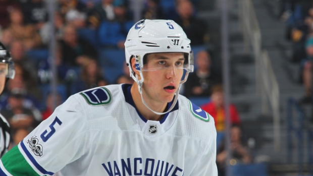 Canucks re-sign D Pouliot to one-year deal - TSN.ca