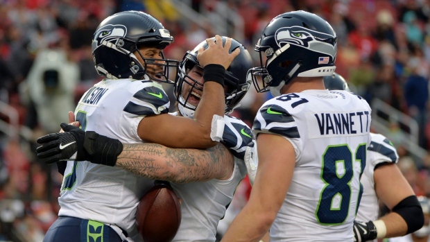 Russell Wilson throws 2 touchdowns to Jimmy Graham, Seahawks down