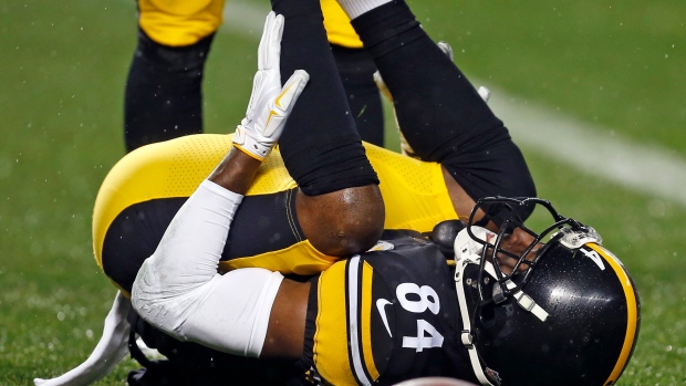 Pittsburgh Steelers WR Antonio Brown taken to hospital after calf injury  vs. New England Patriots 